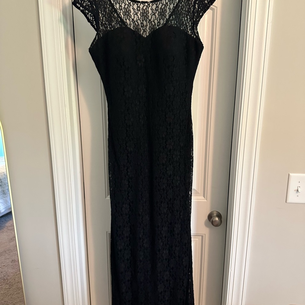Elegant Black Lace Evening Dress
